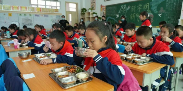 “食”不相瞞！“互聯(lián)網(wǎng)+明廚亮灶” | 守護(hù)師生“舌尖上的安全”