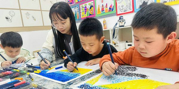 彩筆畫世界！小倫敦開啟孩子創(chuàng)意奇幻之旅